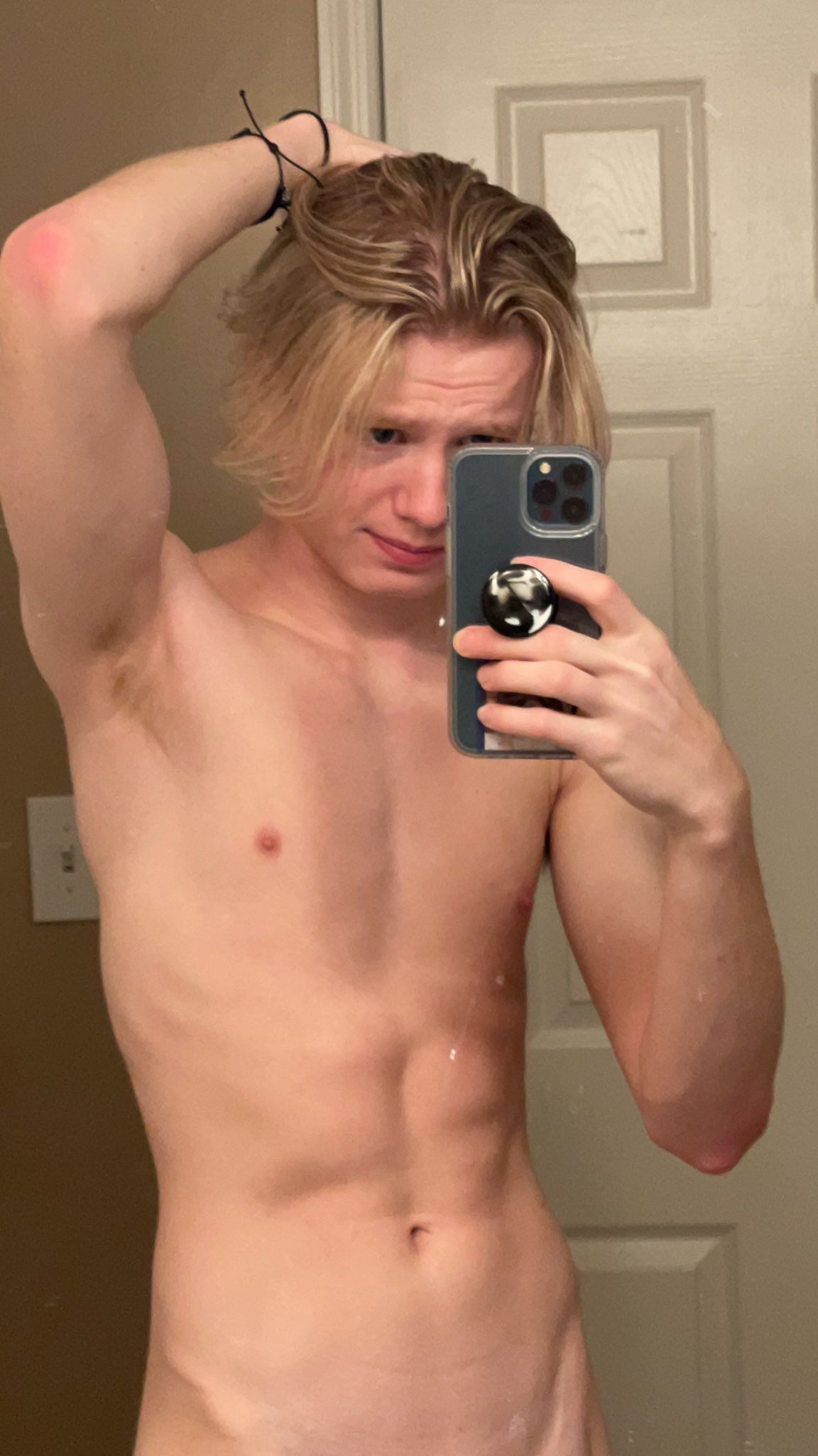 Hot blonde Evan Wade gay porn tube